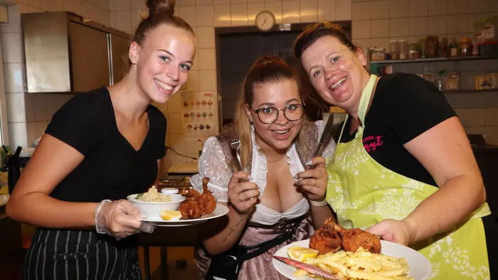 Bitte klicken Sie sich durch die Bilder!