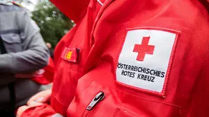 Der Lenker wurde von der Rettung ins LKH Villach eingeliefert (Sujetbild)