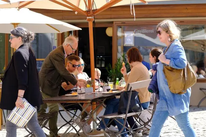 Bei neun Winzern und der Greißlerei de Merin konnte man im Zuge der Weinreise Straden 99 erlesene Weine verkosten