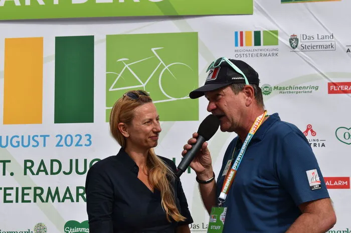 Bogner-Strauß wünschte den Jugendlichen eine erfolgreiche und unfallfreie Fahrt, während sich Martschitsch Großes erhofft: „Vielleicht ist ja einer dieser Fahrer mal bei der Tour de France dabei“