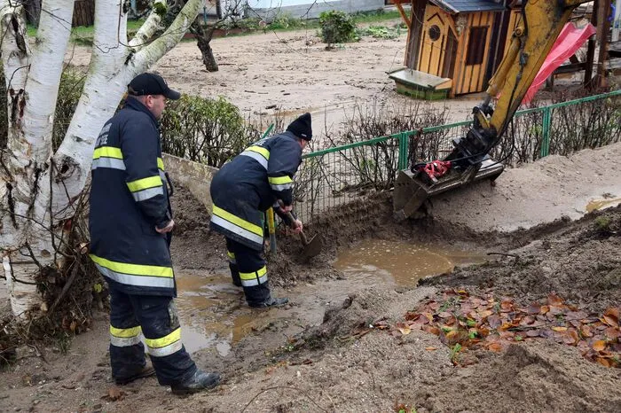Die Feuerwehrleute sind im Dauereinsatz