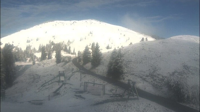 Auf dem Dobratsch kommt nach dem Schneefall langsam die Sonne durch