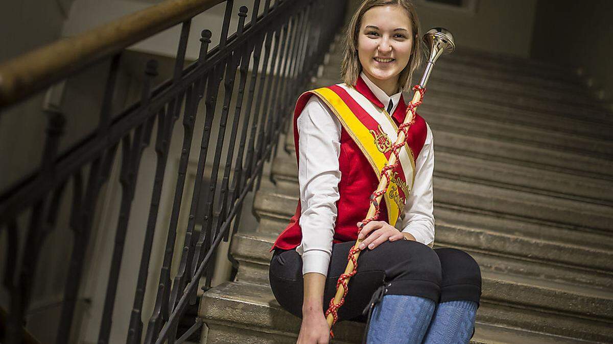 Lisa Martinz ist Kärntens erste geprüfte weibliche Stabführerin und Trägerin des Stabführerabzeichens