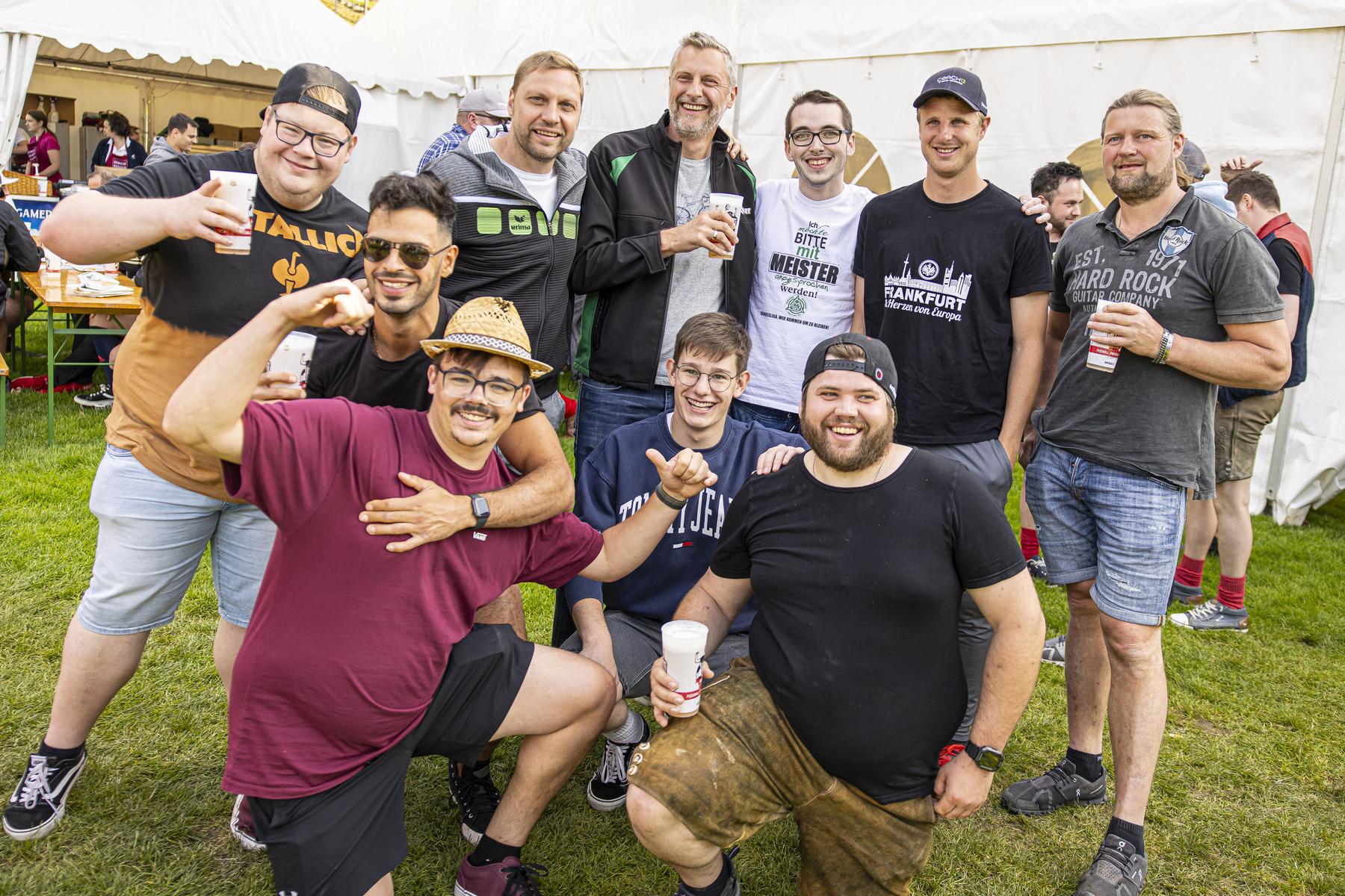 Sirnitz, Steuerberg | Hinti-Fans in Feierlaune! Die Eröffnungsfeier im Video