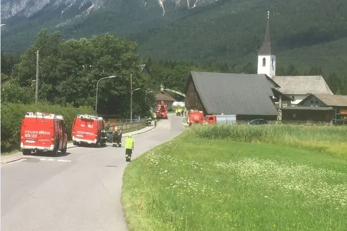 Die Feuerwehren aus Villach rückten mit circa 60 Kameraden aus