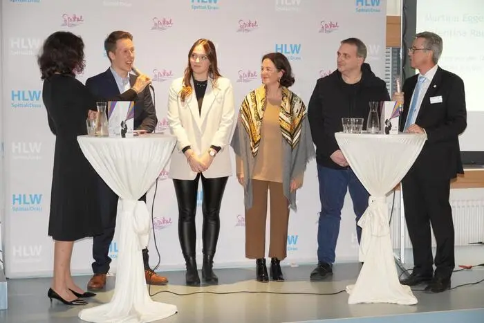 HLW-Absolventen erzählten von ihrer beruflichen Laufbahn: Petra Götz, Maximilian Prosser, Valentina Rauter, Martina Egger, Daniel Filzmoser und Herber Lobak