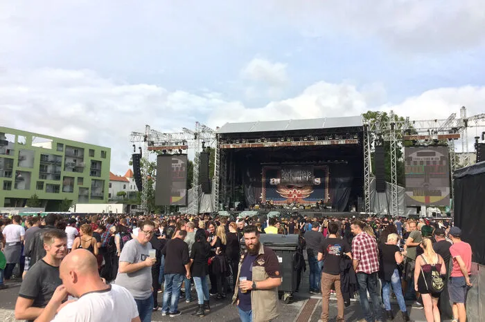 Die erste Band: Black Inhale aus Wien.