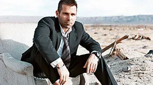 Hannes Arch ­verdingt sich u. a. als Red Bull Air-Race- und Stuntpilot und als B.A.S.E.-Jumper