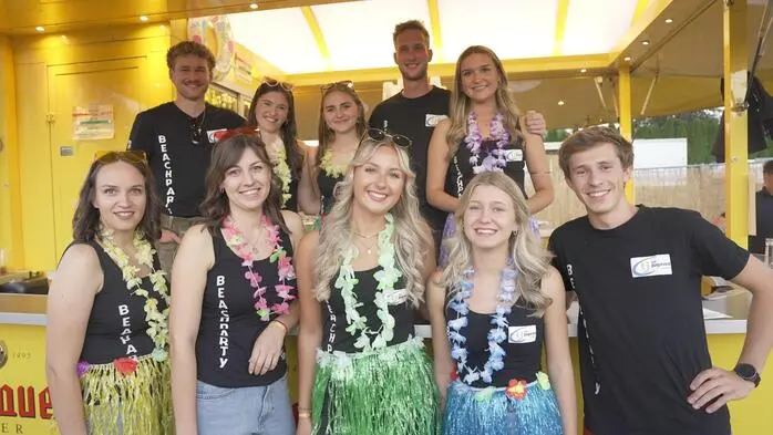 Der Sportplatz in Thaling (Gemeinde Pöls-Oberkurzheim) verwandelte sich dieser Tage in einen echten Publikumsmagneten. Dafür sorgte die Landjugend Oberkurzheim mit ihrer „Beachparty“.