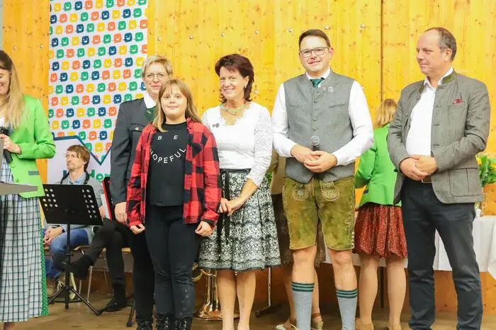 Die offiziellen Wahlen fanden bereits im Sommer statt. Kinderbürgermeisterin wurde Miriam Marth und Vizekinderbürgermeisterin Johanna Reisner. Zum Kinderbürgermeister wurde Samuel Hochgerner gewählt, sein Vize ist Johannes Bierbauer.
