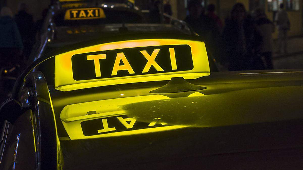 In der Nacht kam es am Samstag zu einem Raubüberfall in einem Taxi in Gries