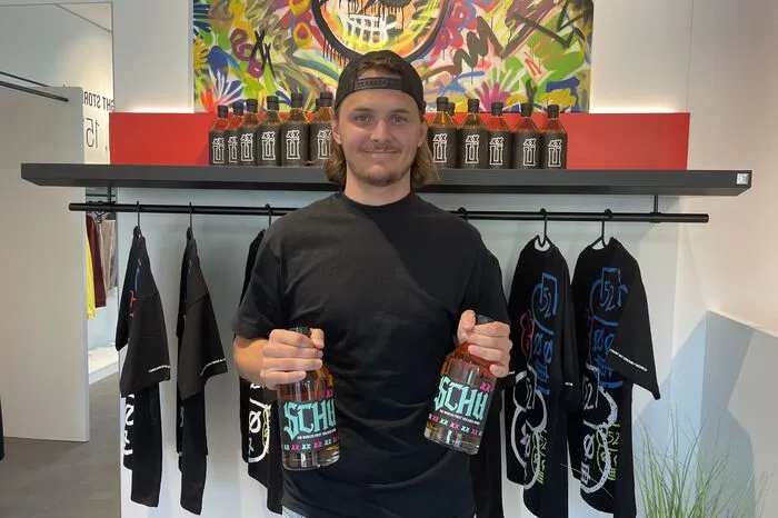 Felix Koller hat neben Schü auch die Modemarke IAMFK kreiert