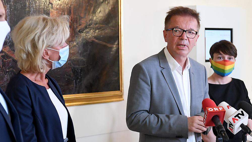 ÖVP-Gesundheitssprecherin Gabriela Schwarz mit Gesundheitsminister Rudolf Anschober (Grüne) bei dessen Treffen mit den Parlamentsfraktionen