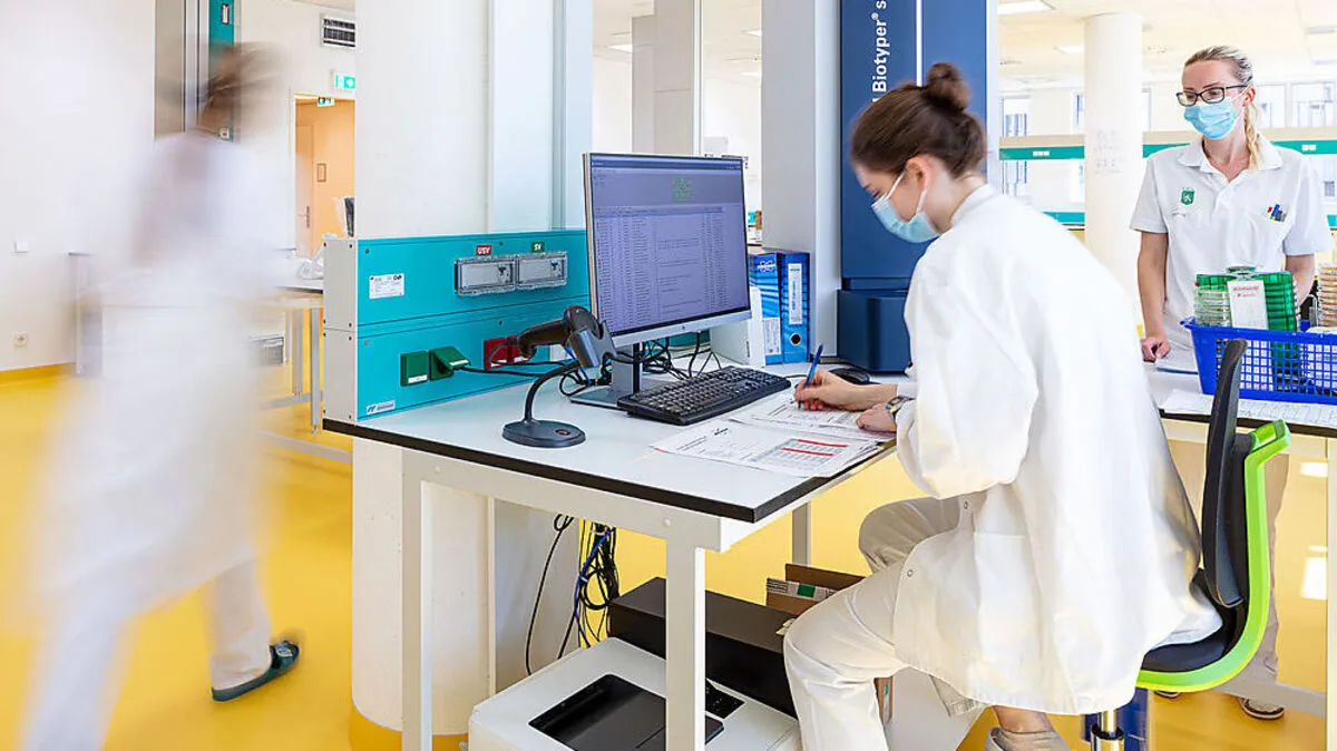 Hochbetrieb im Institut für Krankenhaushygiene und Mikrobiologie