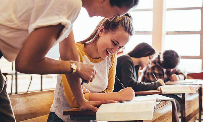 Nach der Lehre soll es noch ein Studium sein? Mit der Lehre mit Matura gibt es keinerlei Hindernisse!