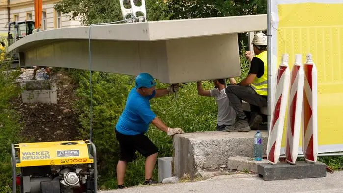 Das neue Brückentragwerk wiegt knapp 53 Tonnen