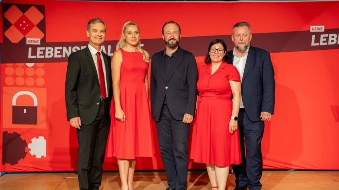 Bei der SPÖ-Bezirkskonferenz in Neudau: Wolfgang Dolesch, Amela Hirzberger, Max Lercher, Petra Almer und Manfred Harrer 