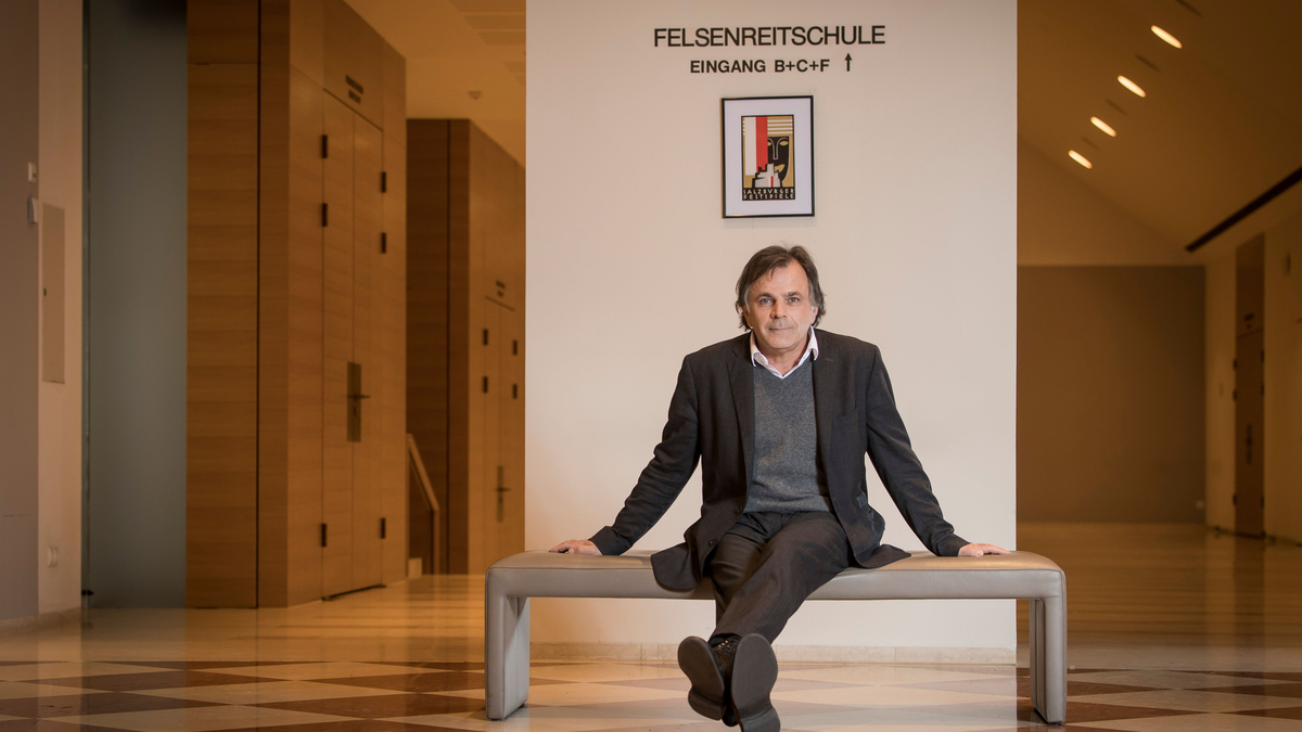 Markus Hinterhäuser, geboren 1958, wird bis mindestens 2029 künstlerischer Leiter der Festspiele sein.
