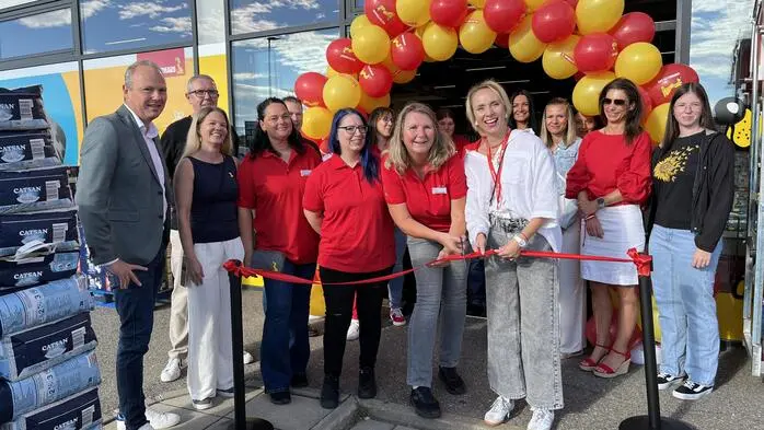 Mit dem neuen Zeltweger Markt will das Futterhaus näher an die Kunden in der Region rücken. Zur Eröffnung kamen neben Vertretern der Wirtschaft auch Bürgermeister und Franchise-Partner aus der Umgebung