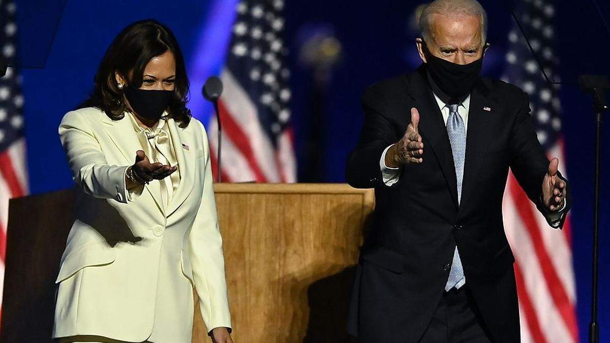 Biden an der Seite seiner Vizepräsidentin Kamala Harris