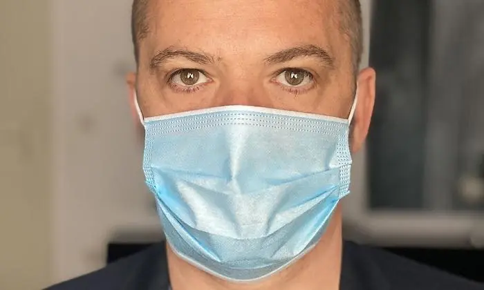 Stefan Verra zeigt: Starrer Blick ohne Lächeln