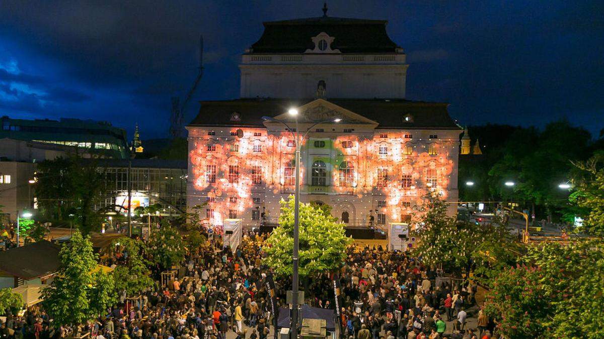 Am Samstag erstrahlte die Oper erstmals mit neuen Visuals