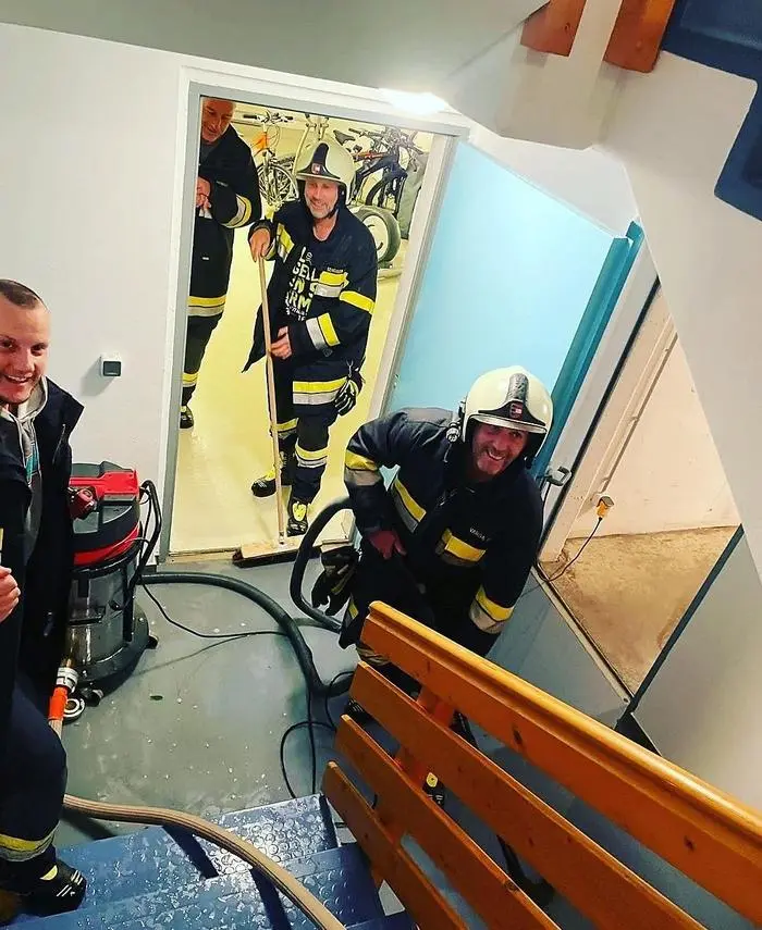 In mehreren Orten, wie hier in Steindorf, mussten Keller ausgepumpt werden