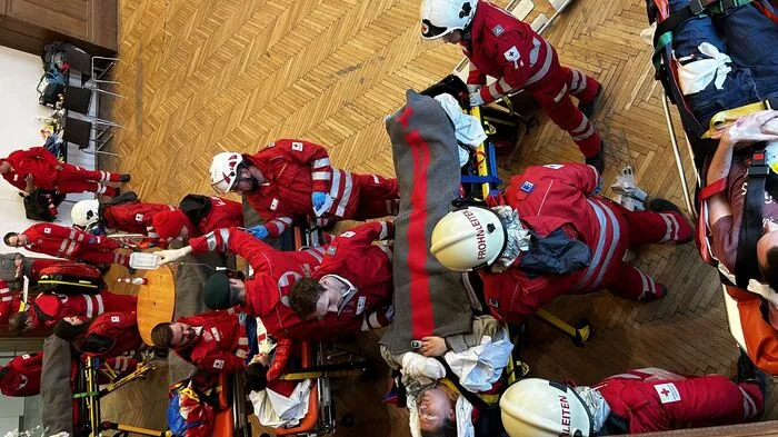 Eine bei der Musikschulprobe zusammengebrochene Bühne diente als Annahme für eine Übung der Einsatzkräfte im Mariazellerland.