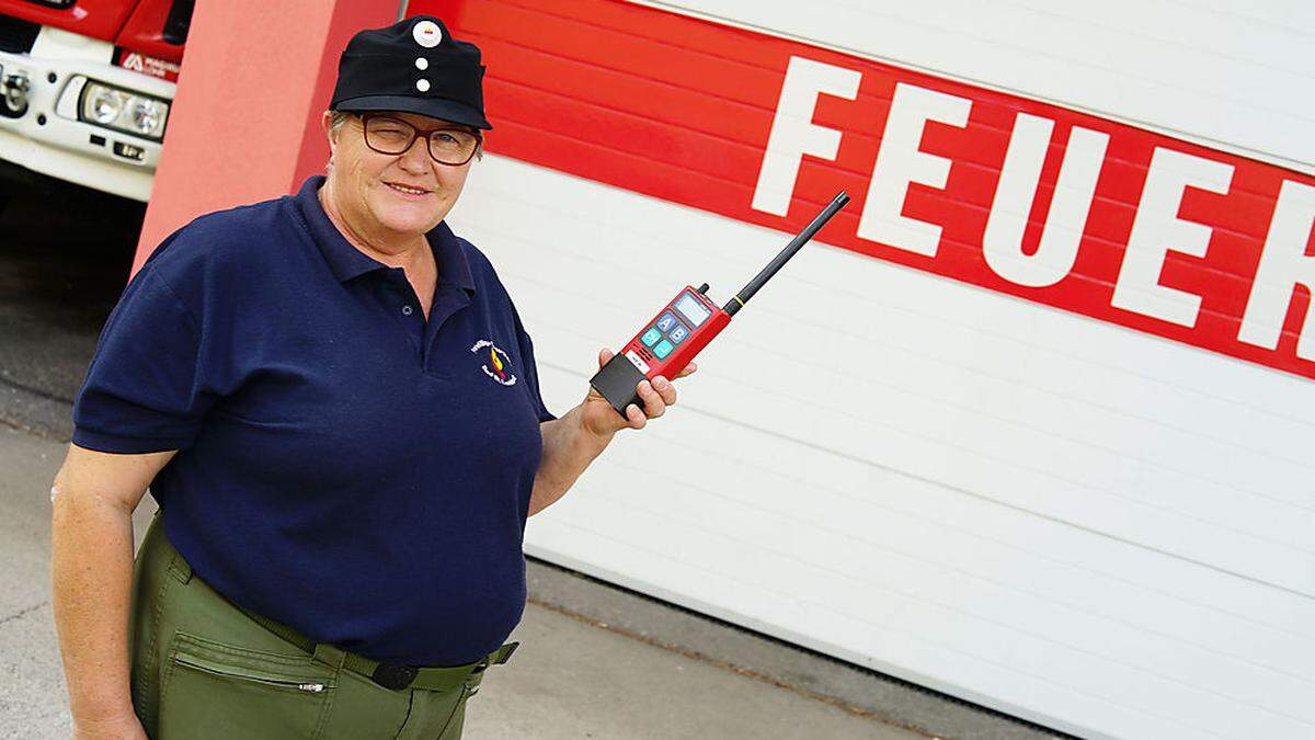 Karin Steinbauer aus dem Oberen Tal koordiniert Einsätze an der Funkstation in Bad St. Leonhard