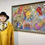 Gergana Popova vor einem ihrer Werke in der Judenburger Stadtgalerie
