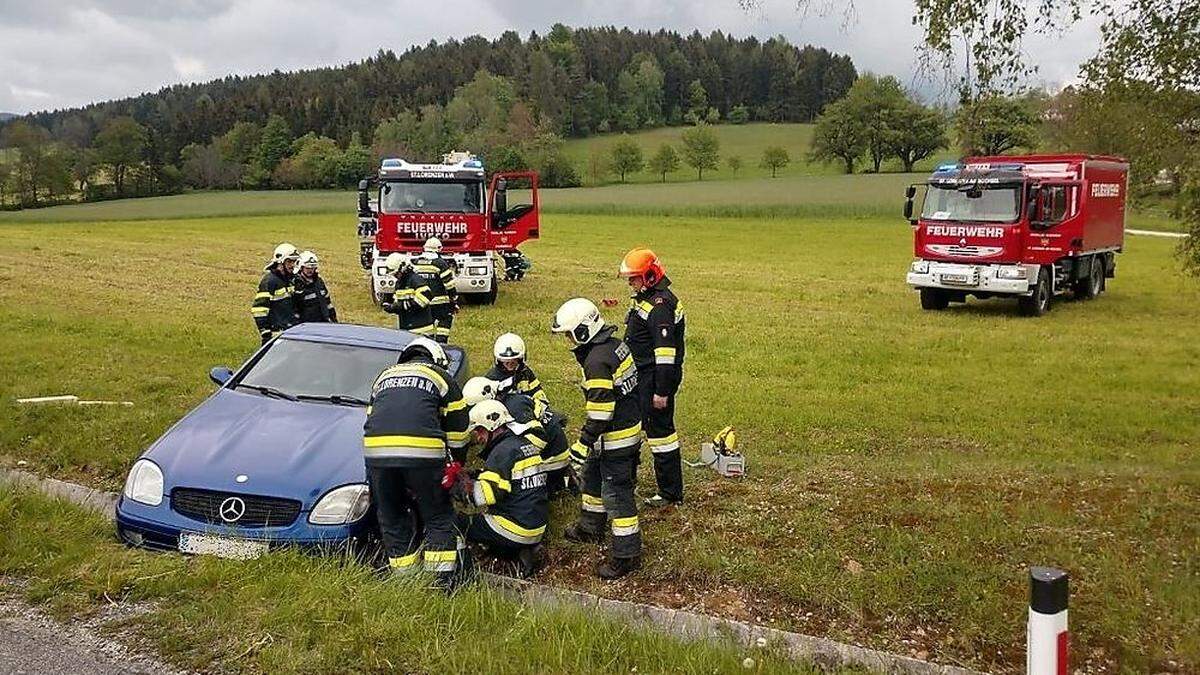 Die Feuerwehr St. Lorenzen am Wechsel rückte mit 15 Mann aus