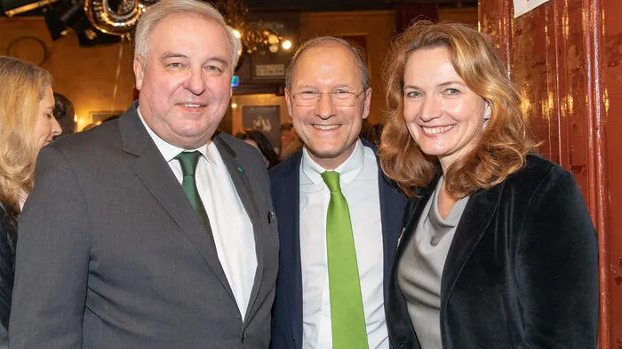 Im Laufe des Abends kam hoher Besuch in Form von Landeshauptmann Hermann Schützenhöfer zu Harnik-Lauris und seiner Gattin Brigitta.