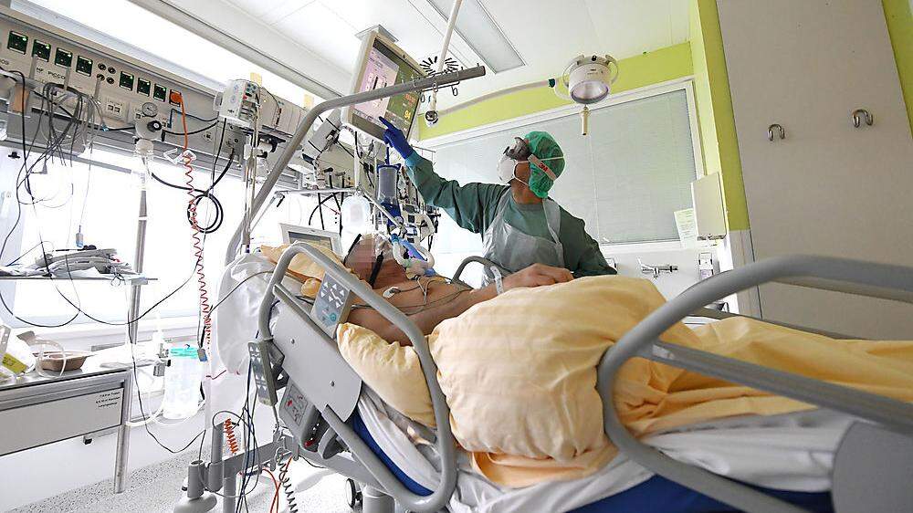 Zahl wieder knapp an der Hundertermarke: Sechs weitere Corona-Infizierte wurden in Kärnten ins Krankenhaus eingeliefert (Symbolfoto)