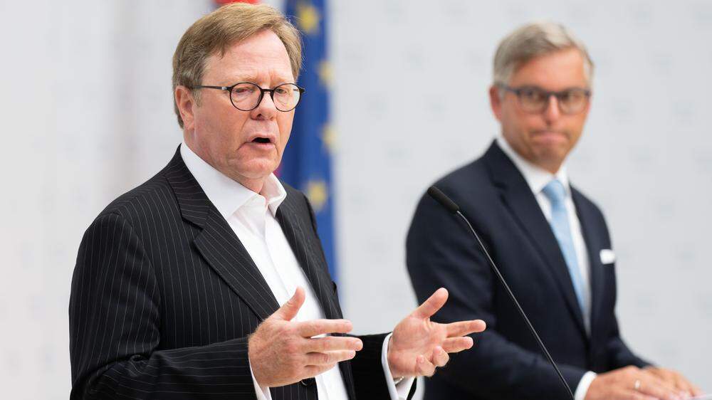 Obmann der Bankensparte in der Wirtschaftskammer (WKÖ) und Erste-Group-Chef Willibald Cernko und Finanzminister Magnus Brunner (ÖVP) 