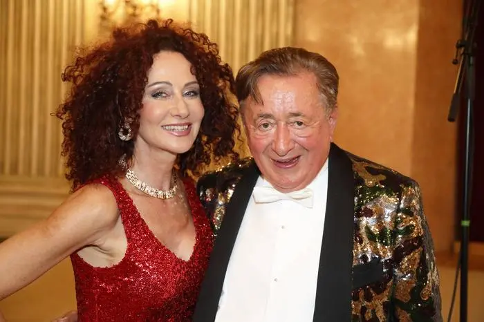 Richard LUGNER feiert 87. Geburtstag Wien, Palais Auersperg, 12.10.2019 Richard Lugner, Christina Mausi Lugner Wien Austria  Richard LUGNER celebrates 87th birthday Vienna, Palais Auersperg, 12 10 2019 Richard Lugner, Christina Mausi Lugner Vienna Austria AVN101002353054 