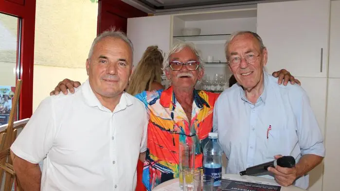 Mit der Vernissage der Ausstellung „Die Magie von mundgeblasenem Farbglas“ wurde in der Galerie am Schlossbergtor in Voitsberg eine besondere Schau eröffnet.