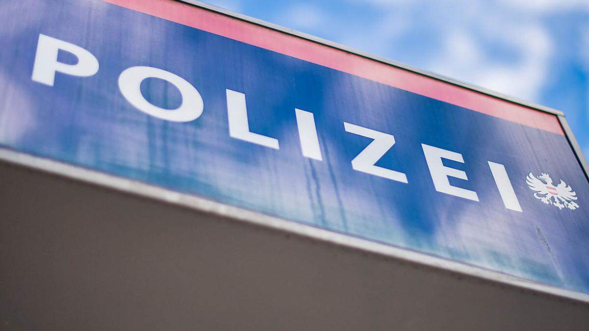 Nach einer Wohnungsöffnung fanden Polizisten den Verstorbenen