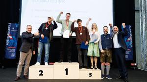Marcel Resch (3. v. l.) freute sich über den Staatsmeistertitel