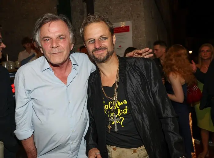 Salzburger Festspiele 2025
Premierenfeier Jedermann im Stieglkeller in Salzburg
Im Bild Festspielintendant Markus Hinterhäuser und Philipp Hochmair
Foto: Franz Neumayr    19.7.2025