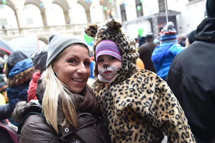 Die Narren in Graz - anfangs aber vor allem die ganz Kleinen: Den Auftakt in den Grazer Faschingsdienstag macht traditionell der "Kinderfasching" - mit bunten Kostümen, glücklichen Kids und jeder Menge Spaß.