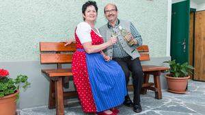 Ilse und Rudi Pötscher gönnen sich ein Gläschen „Österreich“