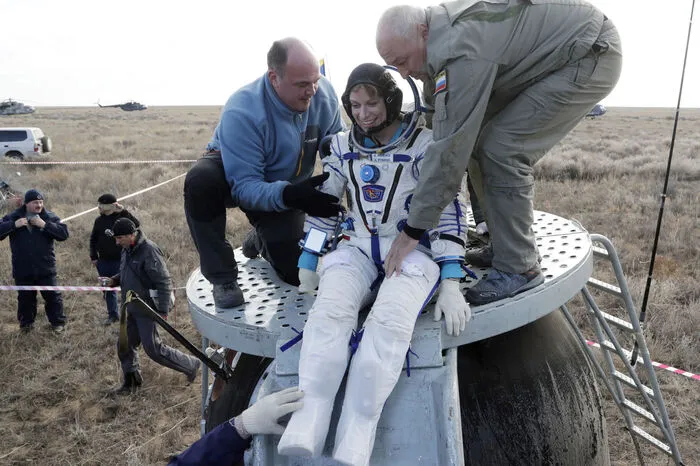 Für Rubins und Onishi war es der erste Einsatz im Kosmos. Ihr Kollege Iwanischin war bereits auf der Raumstation.
