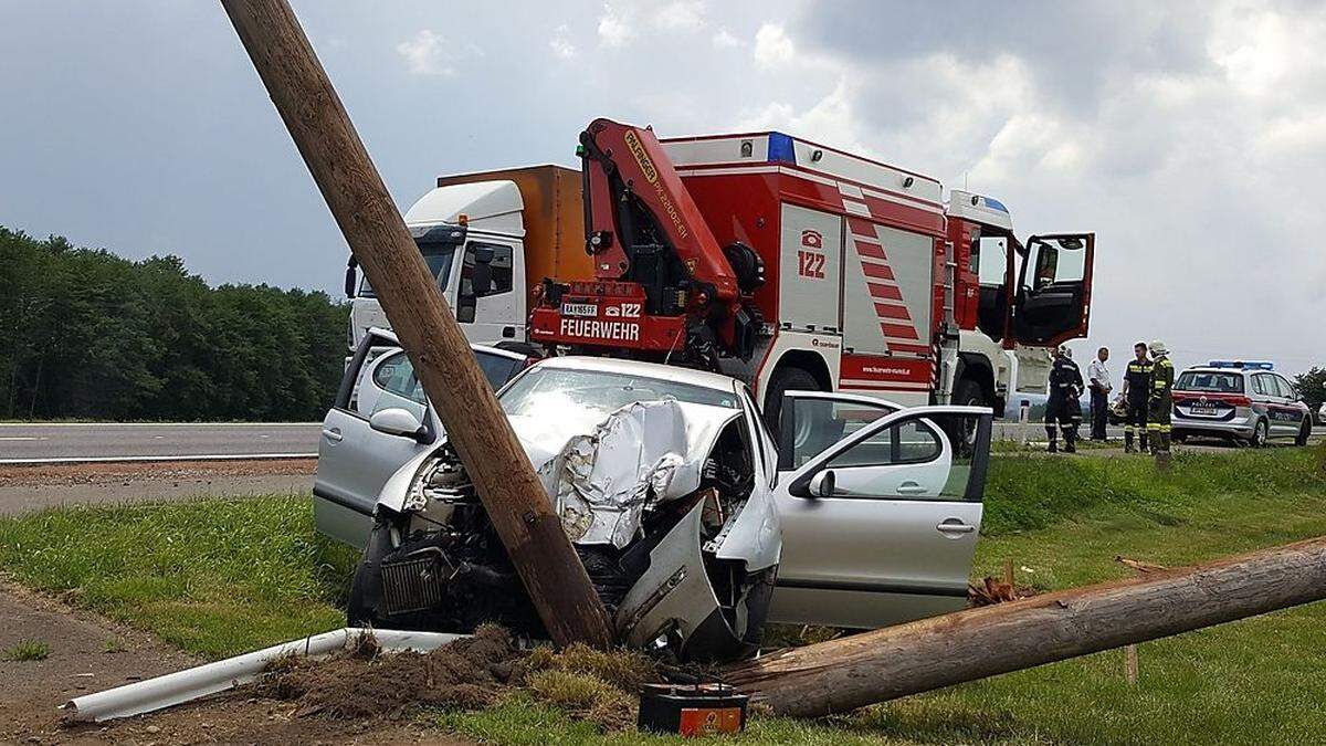 Der Lenker stieg unverletzt aus dem Wagen