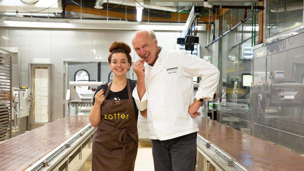 Julia und Josef Zotter sprechen bei der Geburtstagstour mit Chefredakteur Hubert Patterer