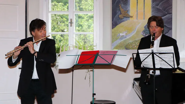 Konzert-Programm:J.S. Bach, Sonate in E-Dur BWV 1035.W.A. Mozart, Konzert für Klarinette &amp; Klavier KV 622 in A-Dur.H.Villa-Lobos, Coros Nr. 2 für Flöte &amp; KlarinetteH, Mancini, Cameo for FluteR. Schumann, Romanze op. 27 Nr. 2W. A. Mozart, aus Klarinettenkonzert in A-DurC. Chaminade, Concertino für Flöte &amp; KlavierJ. Ibert, Interludes I.A. Piazolla, Oblivion