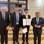 Thomas Leitner erhielt den "prima la musica Europa"-Sonderpreis. Eduard Lanner, Robert Ederer und Landesrat Werner Amon gratulierten