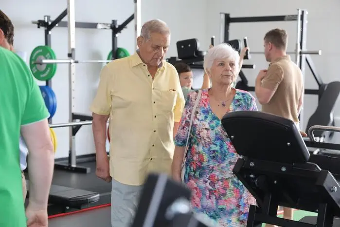 Sportwissenschaftler und Heilmasseur Starman hat sich auf Athletik sowie Gesundheit und ein gezieltes Trainingsprogramm für Menschen unterschiedlichster Altersstufen spezialisiert