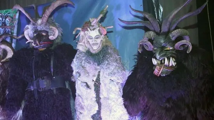 Schaurig, ja, auch furchterregend ging es am vergangenen Wochenende in den Voitsberger Stadtsälen zu: Über 500 kunstvolle Krampusmasken waren dort im düsteren Ambiente ausgestellt.