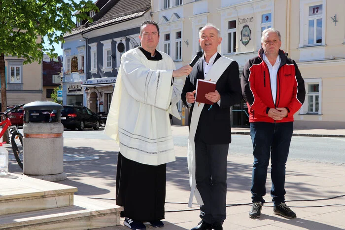 Die Segnung der RadlerInnen wurde von Diakon Norbert Wohlgemuth und Otto-Markus Hoffmann durchgeführt.