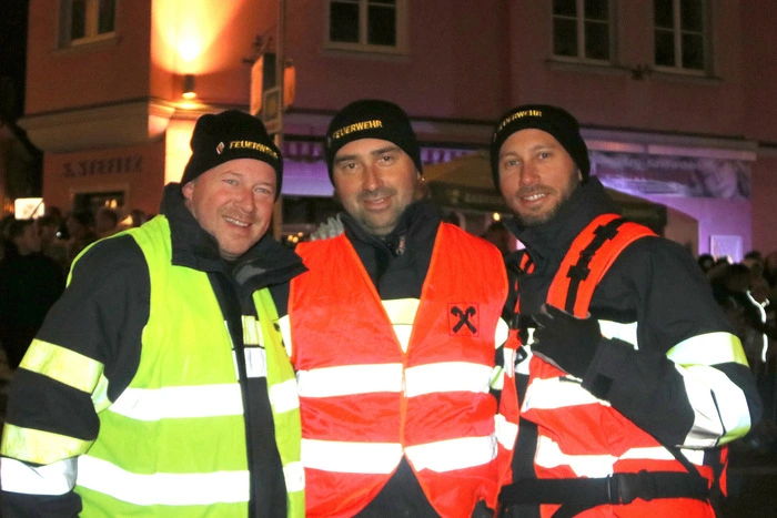 Die Feuerwehren der Stadtgemeinde sowie Polizei und Rotes Kreuz sorgten für Ordnung.